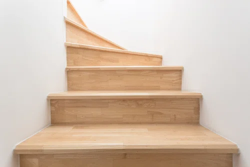 Wykorzystaj ten sposób jeżeli Twoje schody skrzypią!