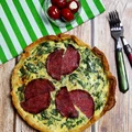 Tarta ze szpinakiem i salami