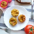Jajeczne muffinki na śniadanie lub kolację – prosty przepis krok po kroku