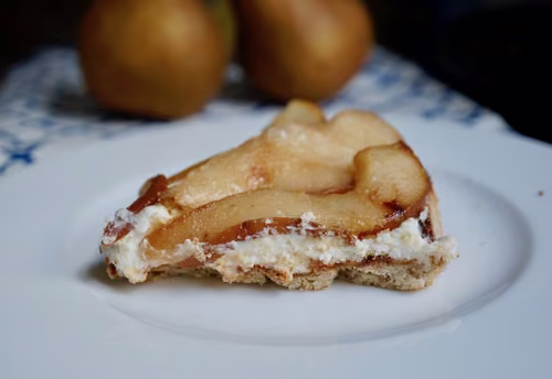 Jesienna Tarta z Gruszką i Kremem z Mascarpone