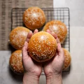 Klasyczne bułki do hamburgerów – idealnie puszyste, w godzinę!