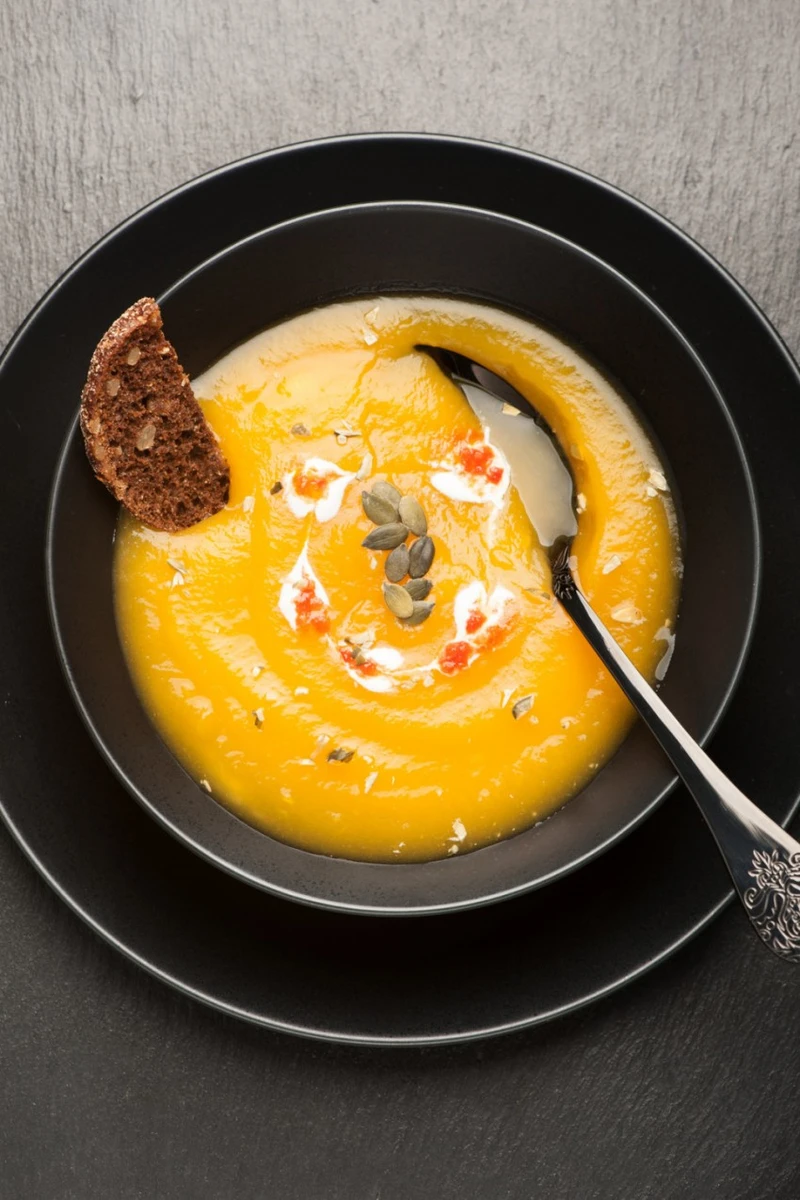 ZUPA Z DYNI Z MLECZKIEM KOKOSOWYM I CHILI
