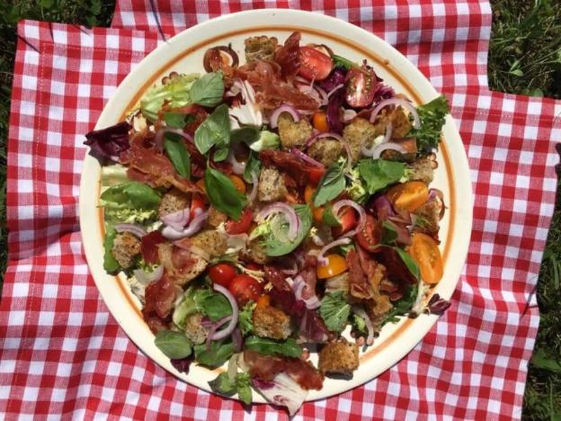 PONIEDZIAŁEK: PANZANELLA, SAŁATKA Z CHLEBA I POMIDORÓW