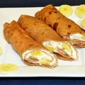 Kakaowe naleśniki z bitą śmietaną i bananami