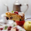 Proste ciasto ucierane z masą budyniową i owocami