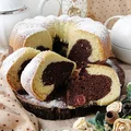 Babka z wiśniami i herbatą