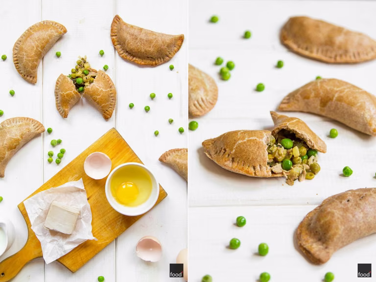 Empanadillas al horno - hiszpańskie pieczone pierogi z tuńczykiem i zielonymi warzywami