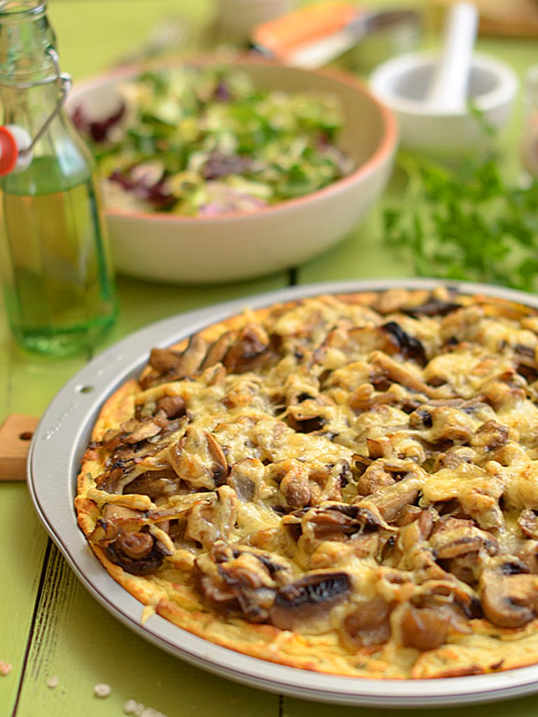 Pizza z ziemniaków z mnóstwem pieczarek
