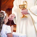 Płatny urlop okolicznościowy na Pierwszą Komunię dziecka. Oto, co mówi o tym polskie prawo
