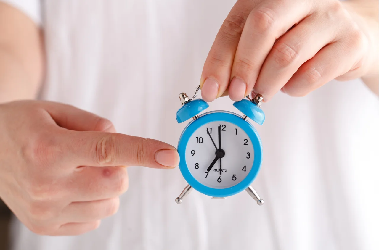 Kiedy zmiana czasu na zimowy? W 2025 roku zegary trzeba będzie przedstawić wyjątkowo wcześnie