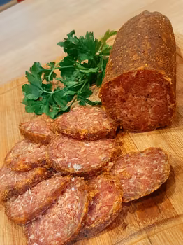 Domowe salami dojrzewające paprykowe