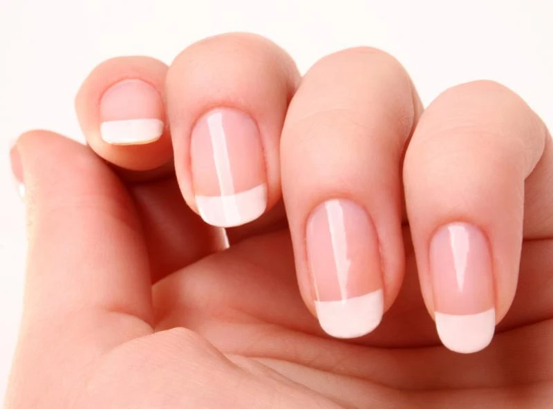 Prosty trik na piękne paznokcie i trwały manicure