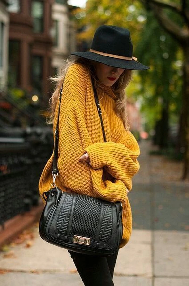 Musztardowy sweter