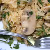 Kurczak w sosie pieczarkowo - porowym z makaronem orzo