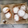 Tradycyjne pączki z marmoladą
