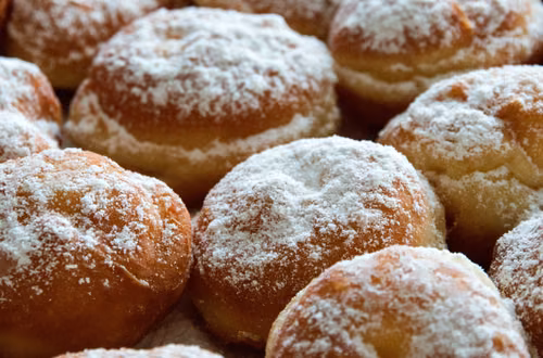 Ile kosztuje przygotowanie jednego pączka w domu? Cena robi wrażenie (WYLICZENIA)!