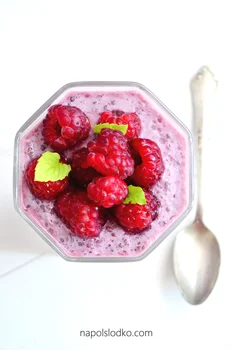 Malinowy pudding chia bez cukru