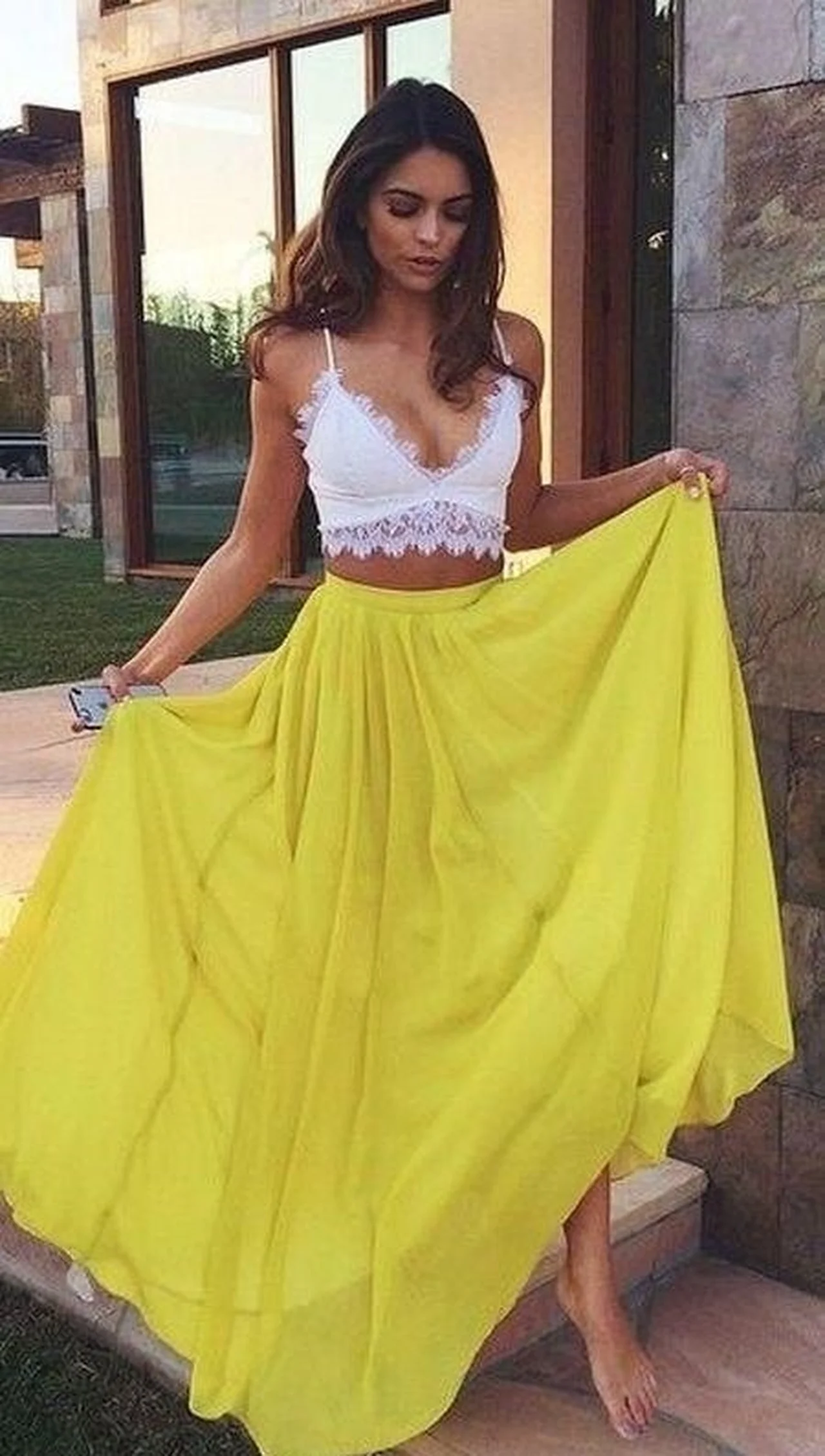 Piękna żółta spódnica
