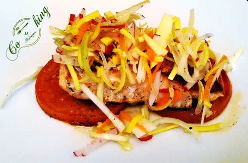 Łosoś pod warzywną pierzynką