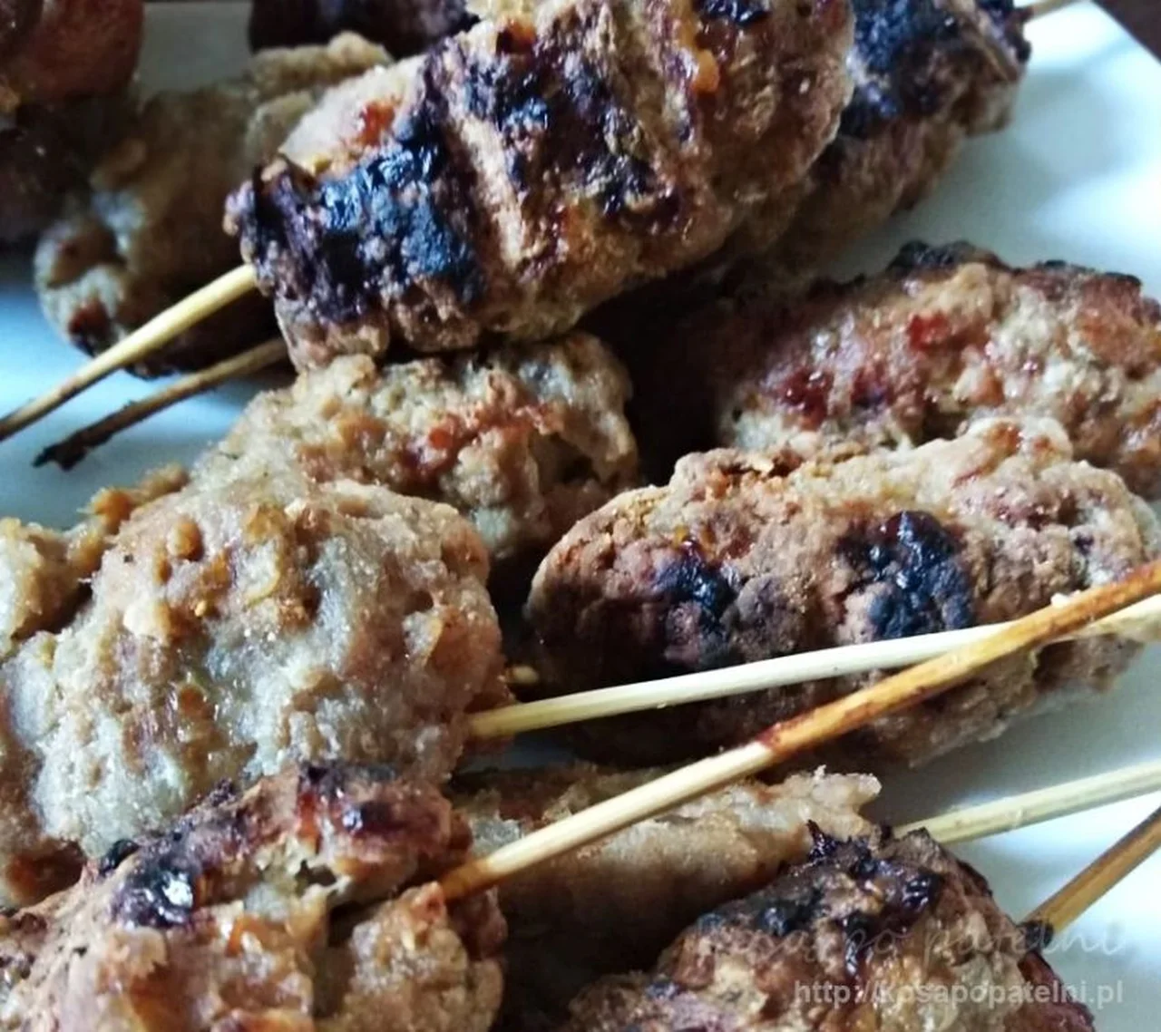 Cevapcici – bałkańskie kotleciki na grill