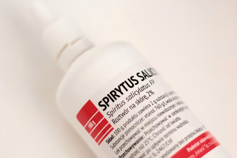 Spirytus salicylowy - kiedy pomaga, a kiedy możemy sobie nim zaszkodzić?