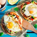 Mini pizza z jajkiem sadzonym