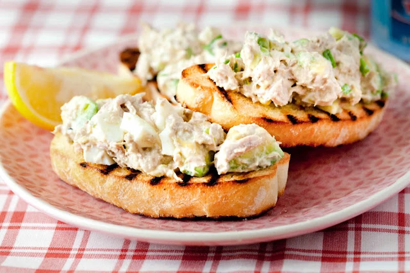 Pasta z avocado i tuńczyka z jajkiem