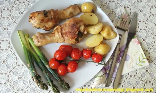 Kurczak pieczony z wiosennymi warzywami
