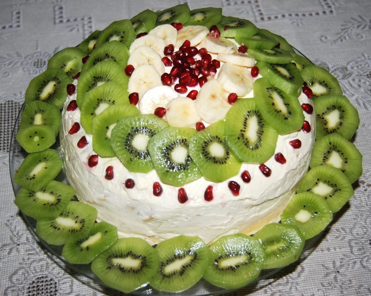 Tort naleśnikowy z kajmakiem i owocami