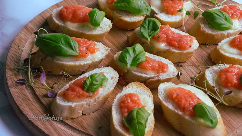 Grzanki tostada con tomate