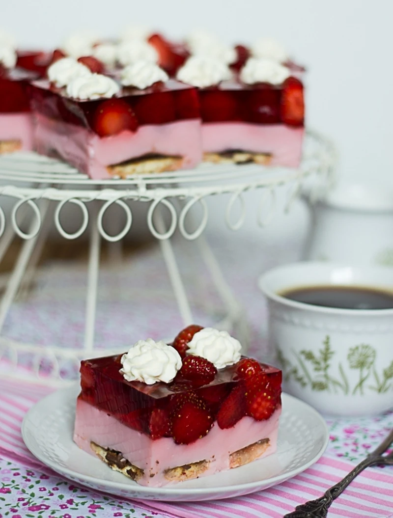 Ciasto truskawkowa delicja bez pieczenia