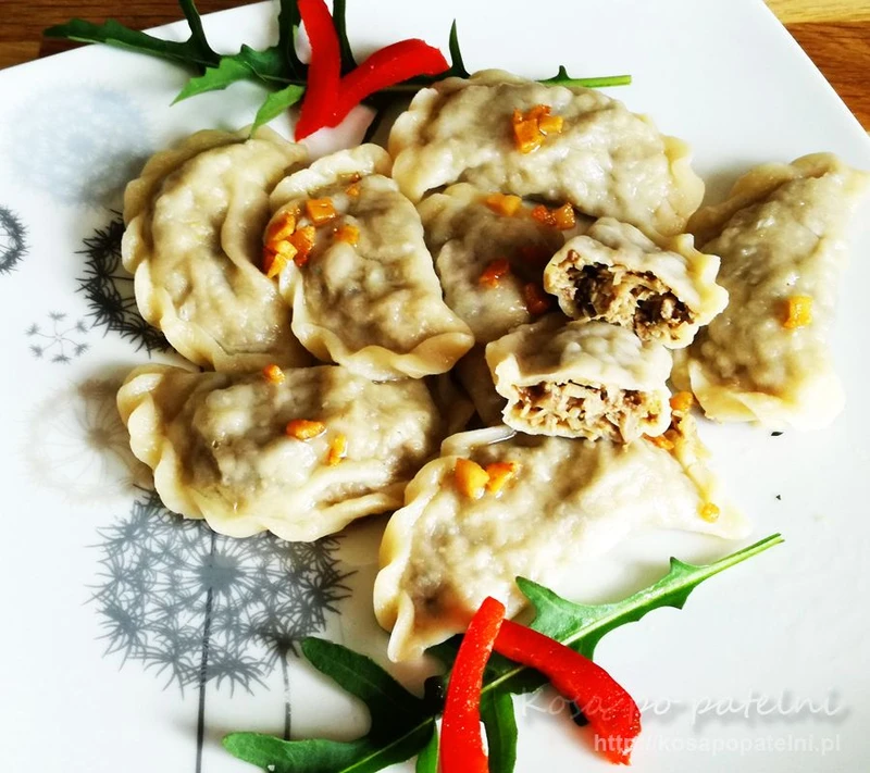 Pierogi z mięsem i kapustą