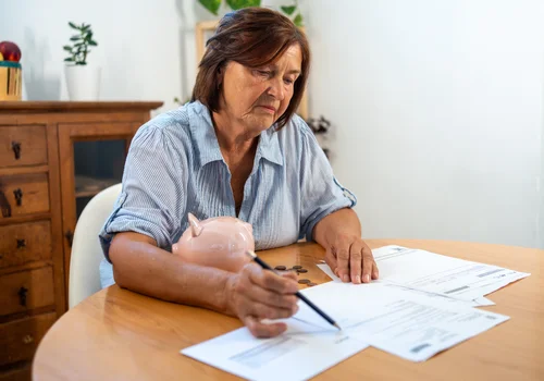 Emerytura niższa nawet o 900 zł! ZUS może zmniejszyć świadczenie - nowe zasady od grudnia 2025