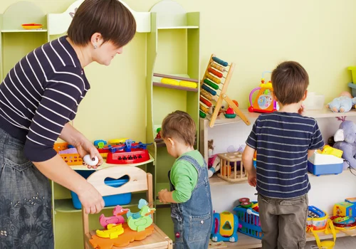 Nawet 1900 zł miesięcznie na dziecko bez względu na dochody rodziców! Nowe wypłaty świadczenia już 31 stycznia