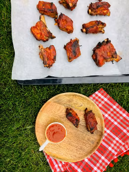 PIECZONE ŻEBERKA Z SOSEM BBQ