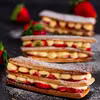 Millefeuille z truskawkami i kremem waniliowym