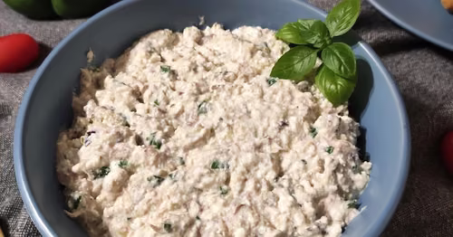 Pasta twarogowa z makrelą.
