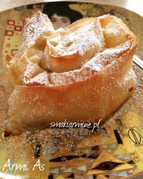 "Ślimaki" z ciasta filo z nadzieniem bananowo-twarogowym