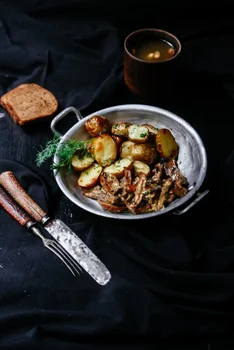 SMAŻONE GRZYBY Z PIECZONYMI ZIEMNIAKAMI