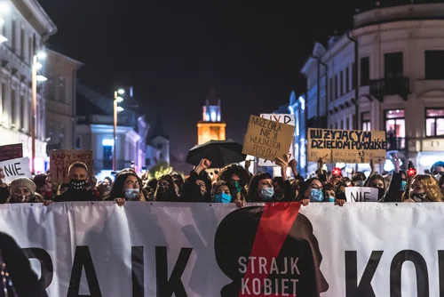 Masowe zatrzymania na piątkowym proteście w Warszawie? Wydano wytyczne