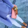 Pastelowy kobiecy look