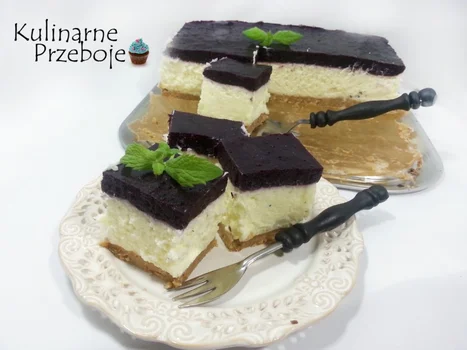 Sernik bez pieczenia z mascarpone i borówkami