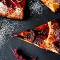 Galette czyli rustykalna tarta ze śliwkami