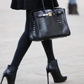Eleganckie czarne dodatki- torba i botki