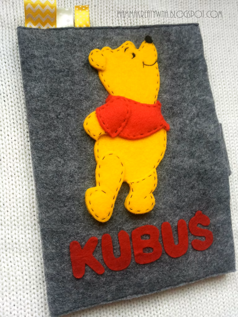 Ręcznie szyte etui na książeczkę zdrowia.