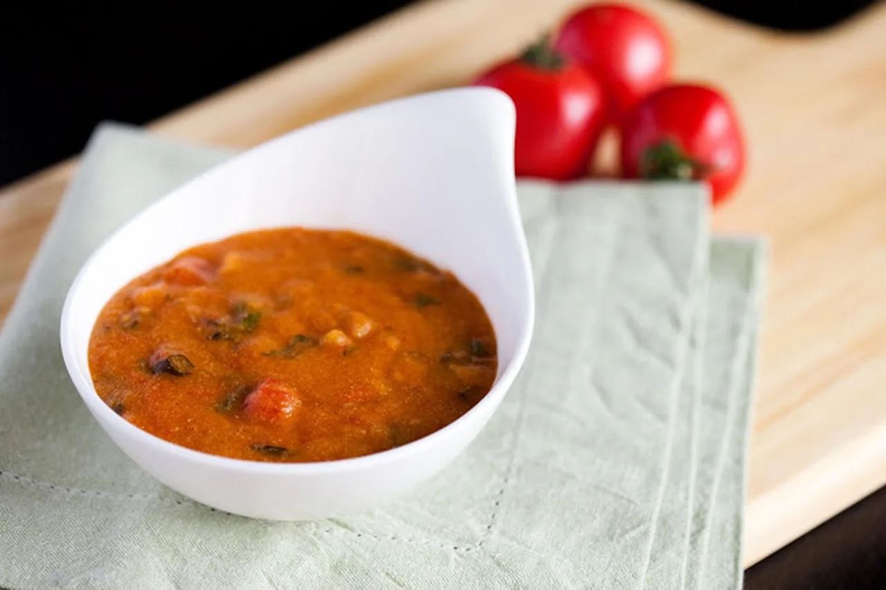 Zupa pomidorowa z kaszą manną