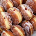 Tłusty Czwartek 2023 - kiedy wypada? Dlaczego jemy wtedy drożdżowe pączki?