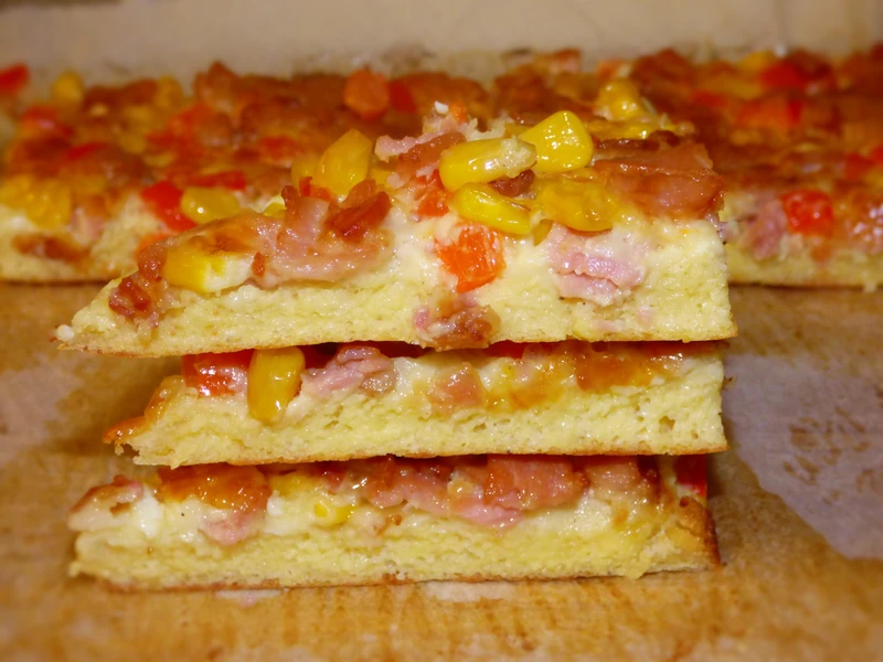 Pizza jajeczna na chlebie tostowym