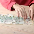 Od 1 lipca 1000 złotych więcej do pensji! Rada Ministrów zdecydowała o dodatku dla TYCH pracowników