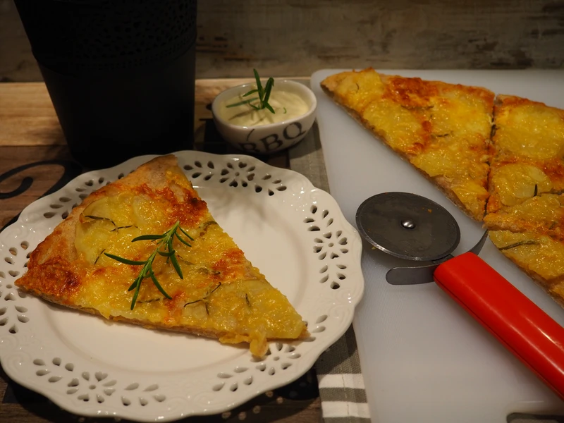 PIZZA BIAŁA Z ZIEMNIAKAMI